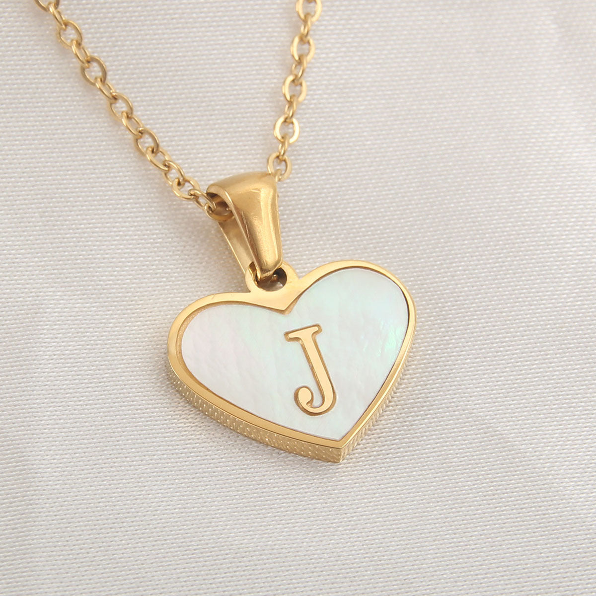 26 Letter Heart-shaped Necklace White Shell Love Clavicle Chain Fashion Necklace For Women Jewelry Valentine's Day