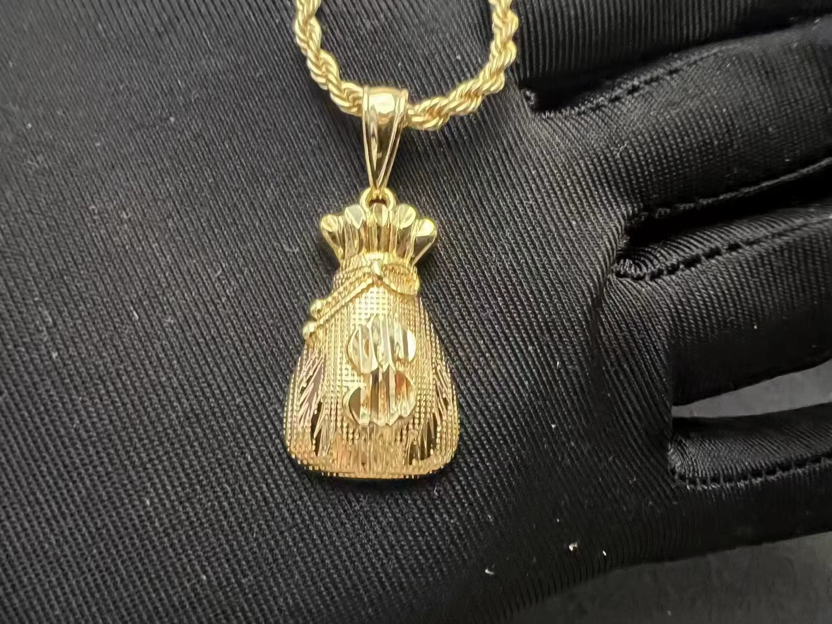 Customized 18K Gold Plated Money Bag Charm Pendant Necklace for Men Lucky Dollar Sign Jewelry Trendy Gold Pendant Necklace