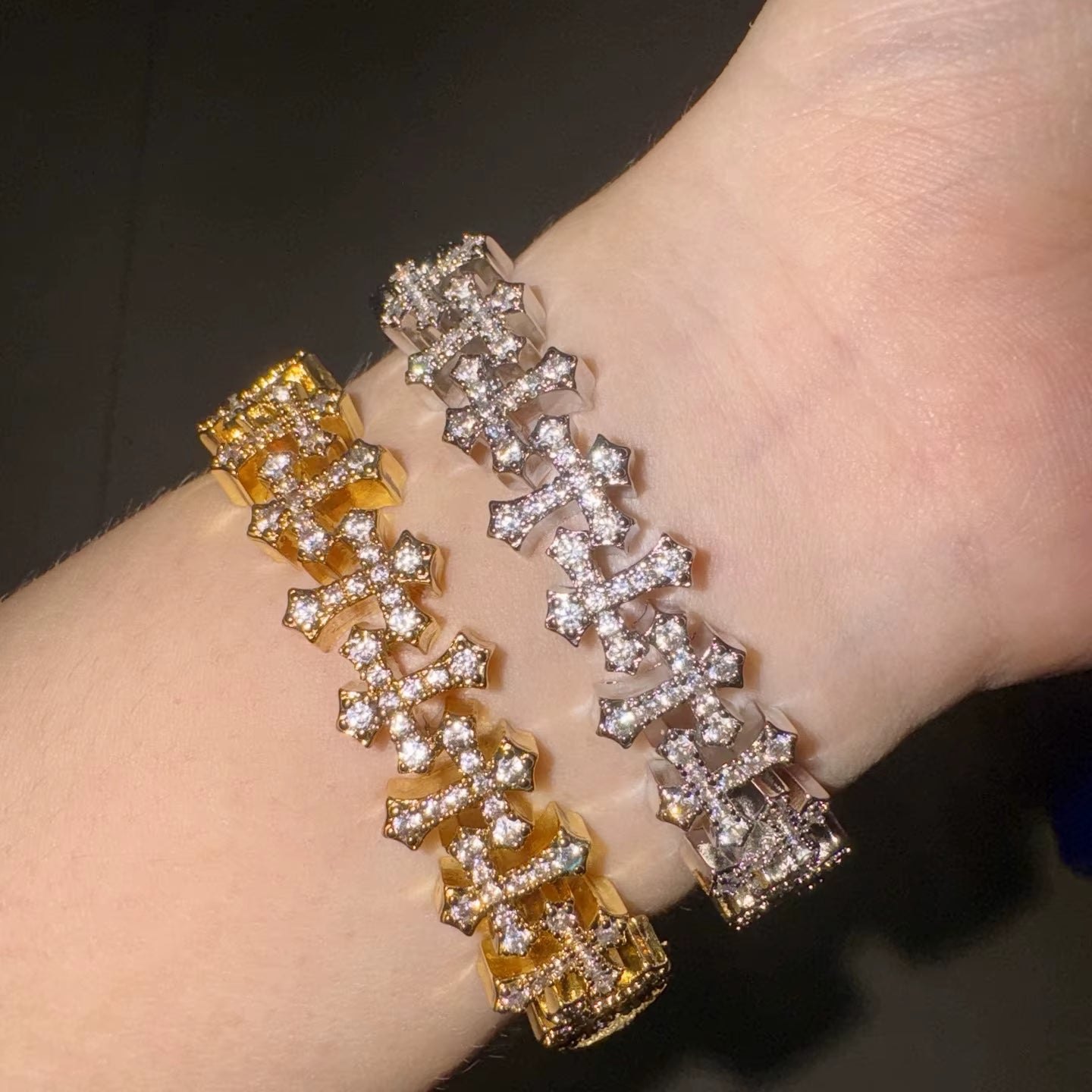 Unisex Luxury 18K Gold Plated Mini Cross Bracelet 5A Zircon Cluster Chain Link Charm for Men Women Fashionable Accessory