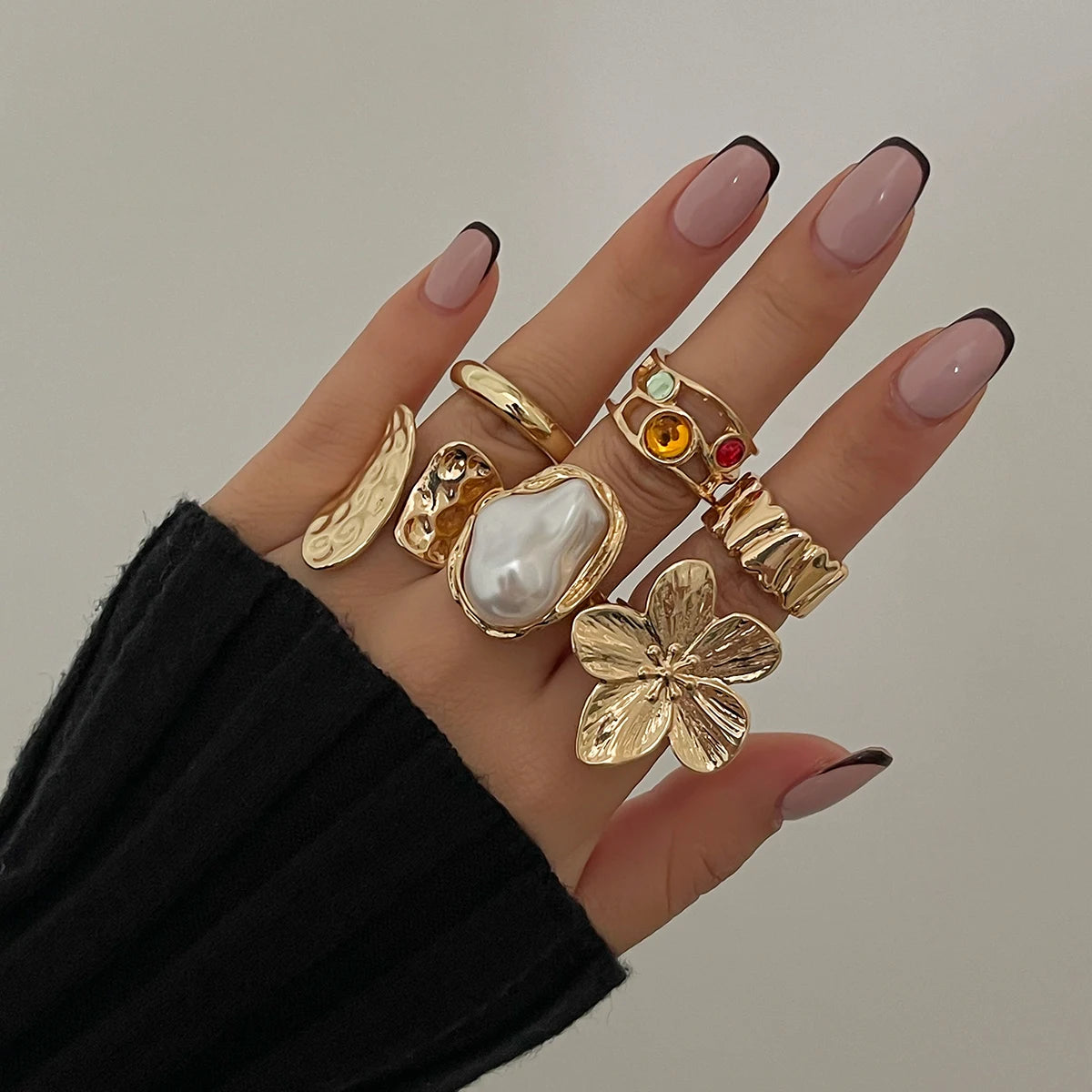 Ingemark 2025 New Metal Flower Open Rings Women Elegant Baroque Imitation Pearl Ring