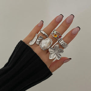 Ingemark 2025 New Metal Flower Open Rings Women Elegant Baroque Imitation Pearl Ring