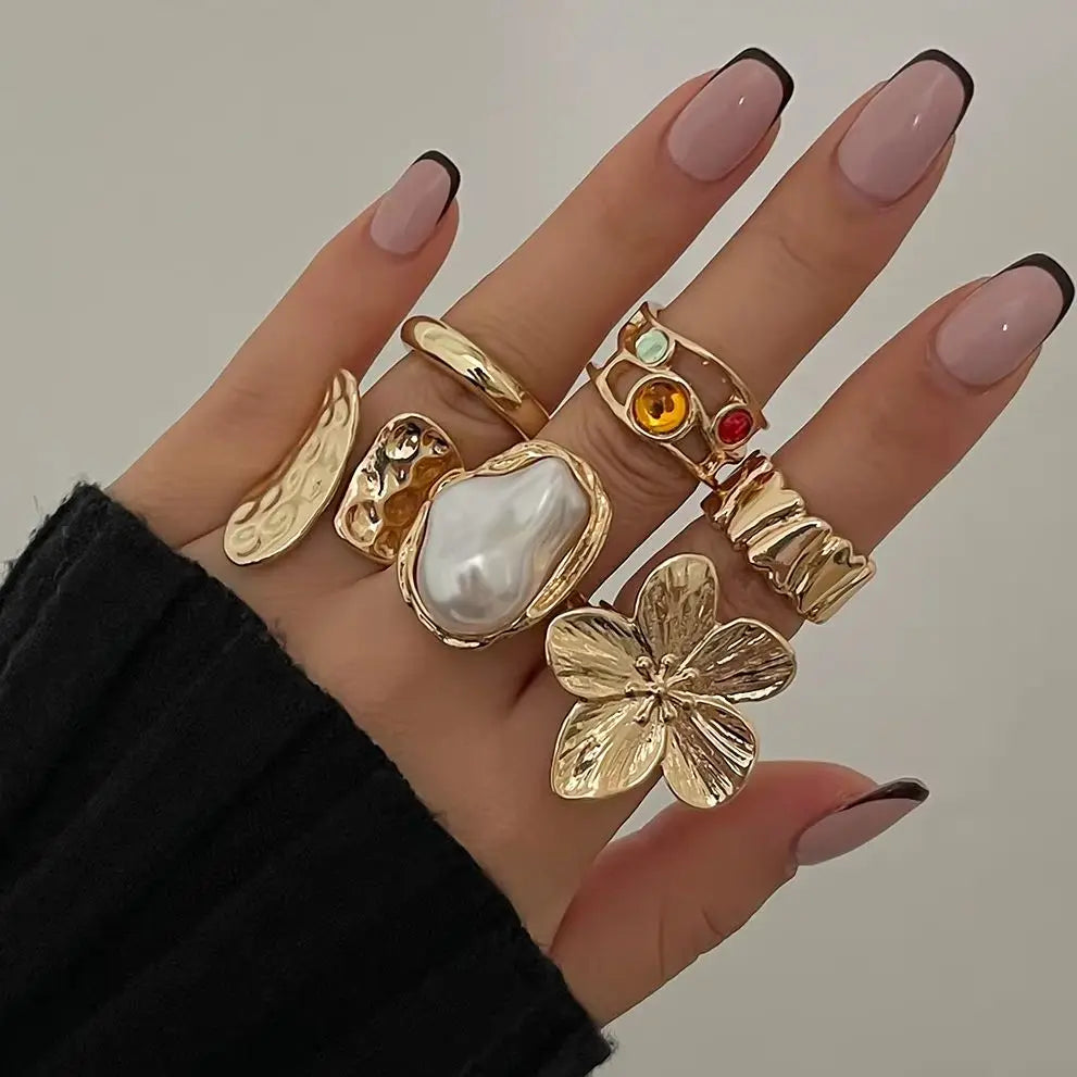 Ingemark 2025 New Metal Flower Open Rings Women Elegant Baroque Imitation Pearl Ring