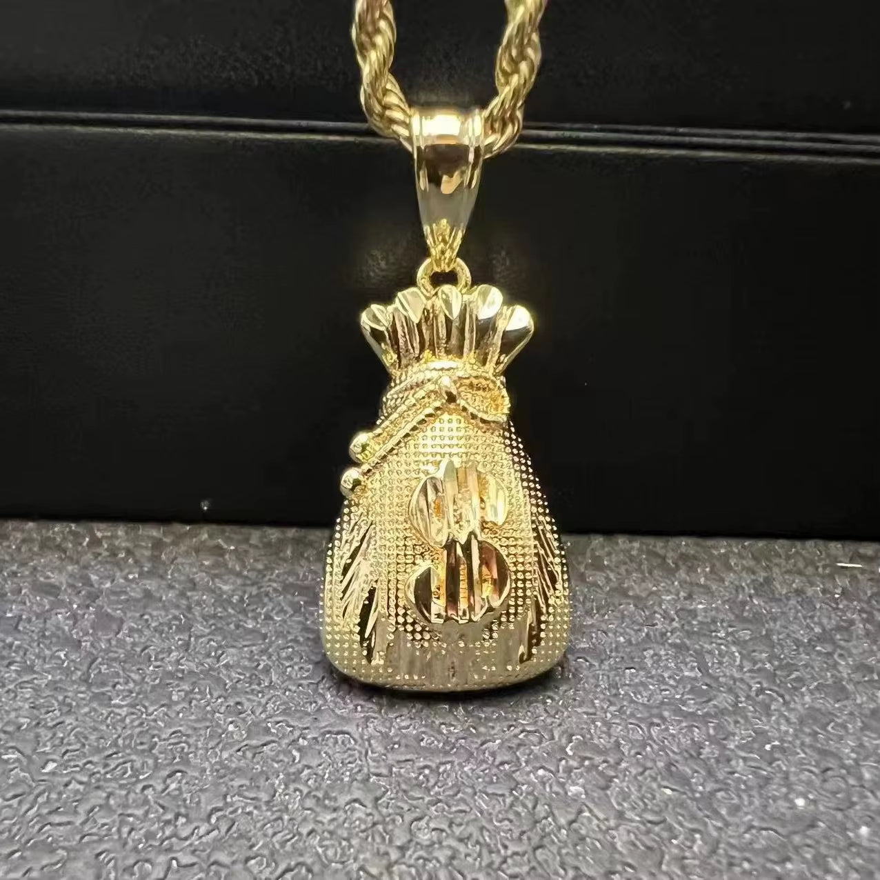Customized 18K Gold Plated Money Bag Charm Pendant Necklace for Men Lucky Dollar Sign Jewelry Trendy Gold Pendant Necklace